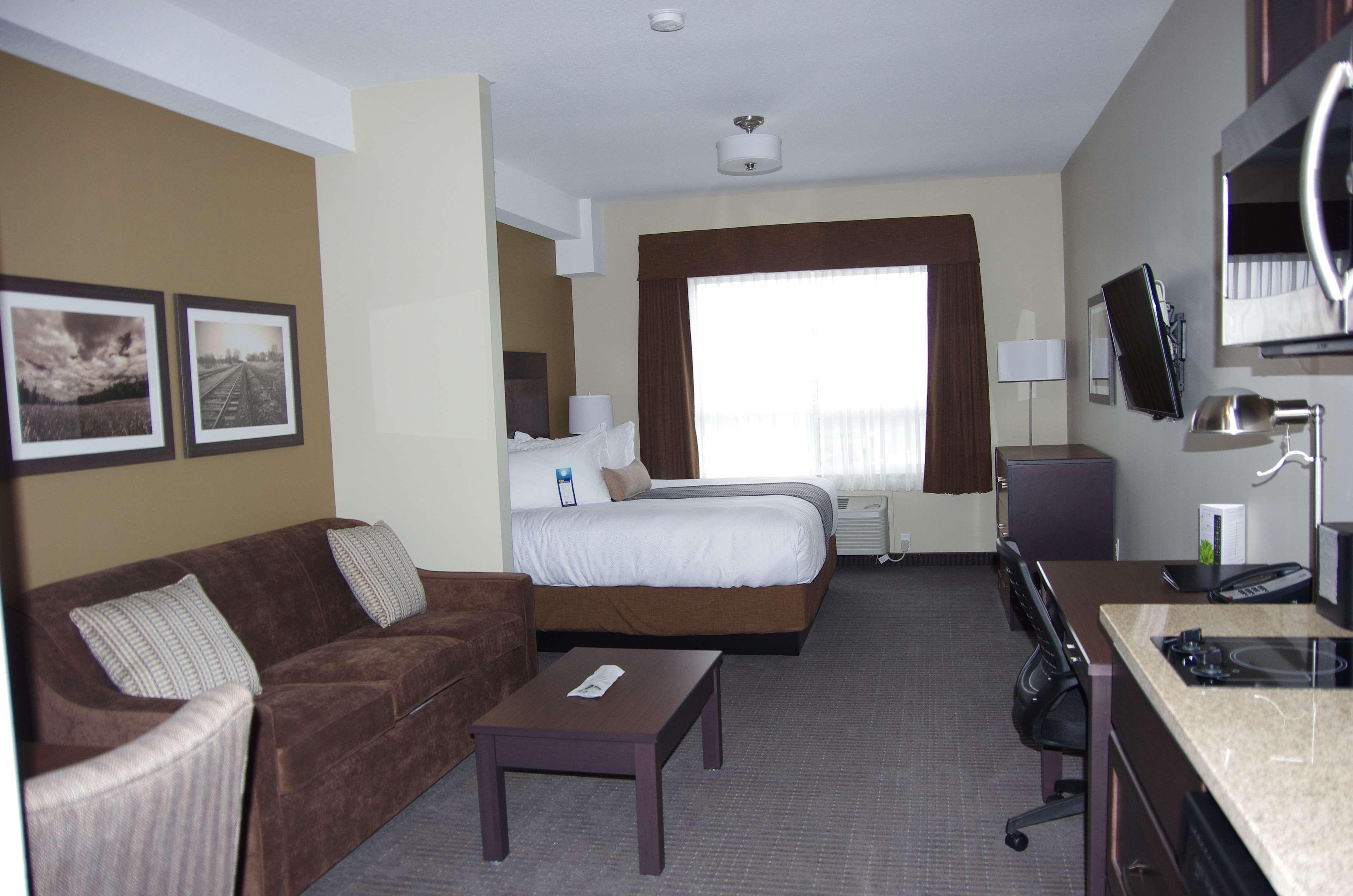 Best Western Plus Lacombe Inn&Suites Extérieur photo