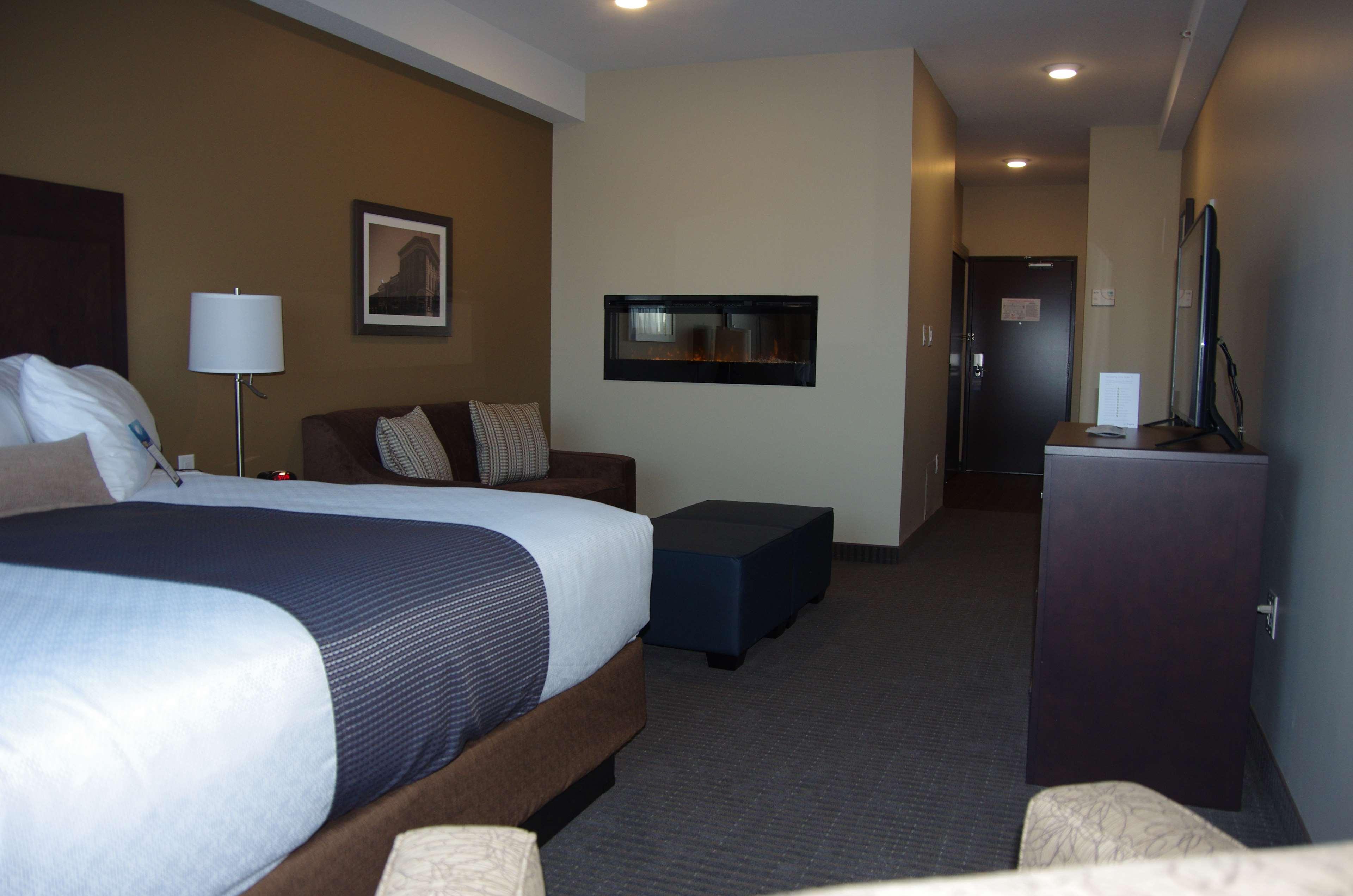 Best Western Plus Lacombe Inn&Suites Extérieur photo