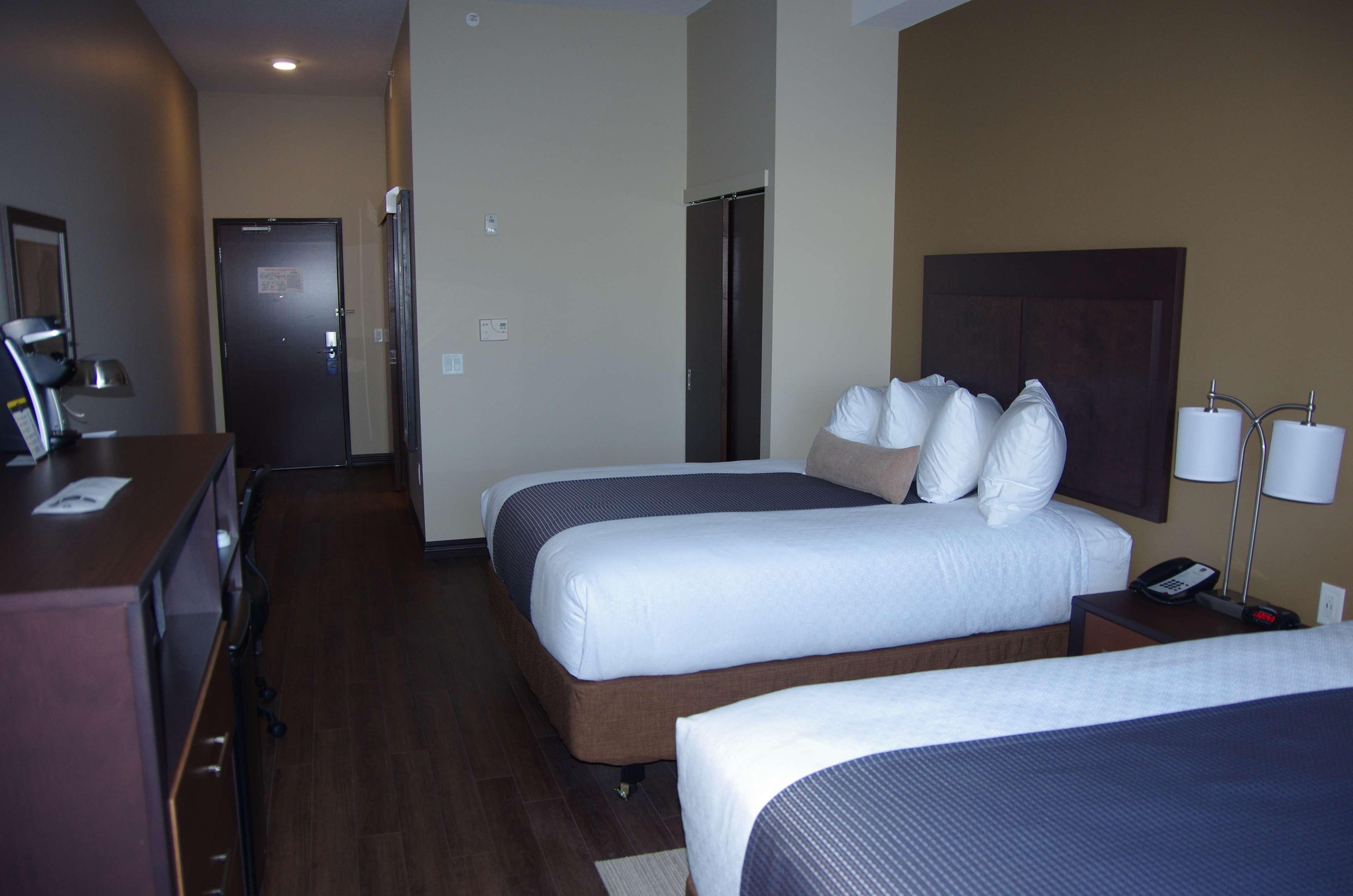 Best Western Plus Lacombe Inn&Suites Extérieur photo
