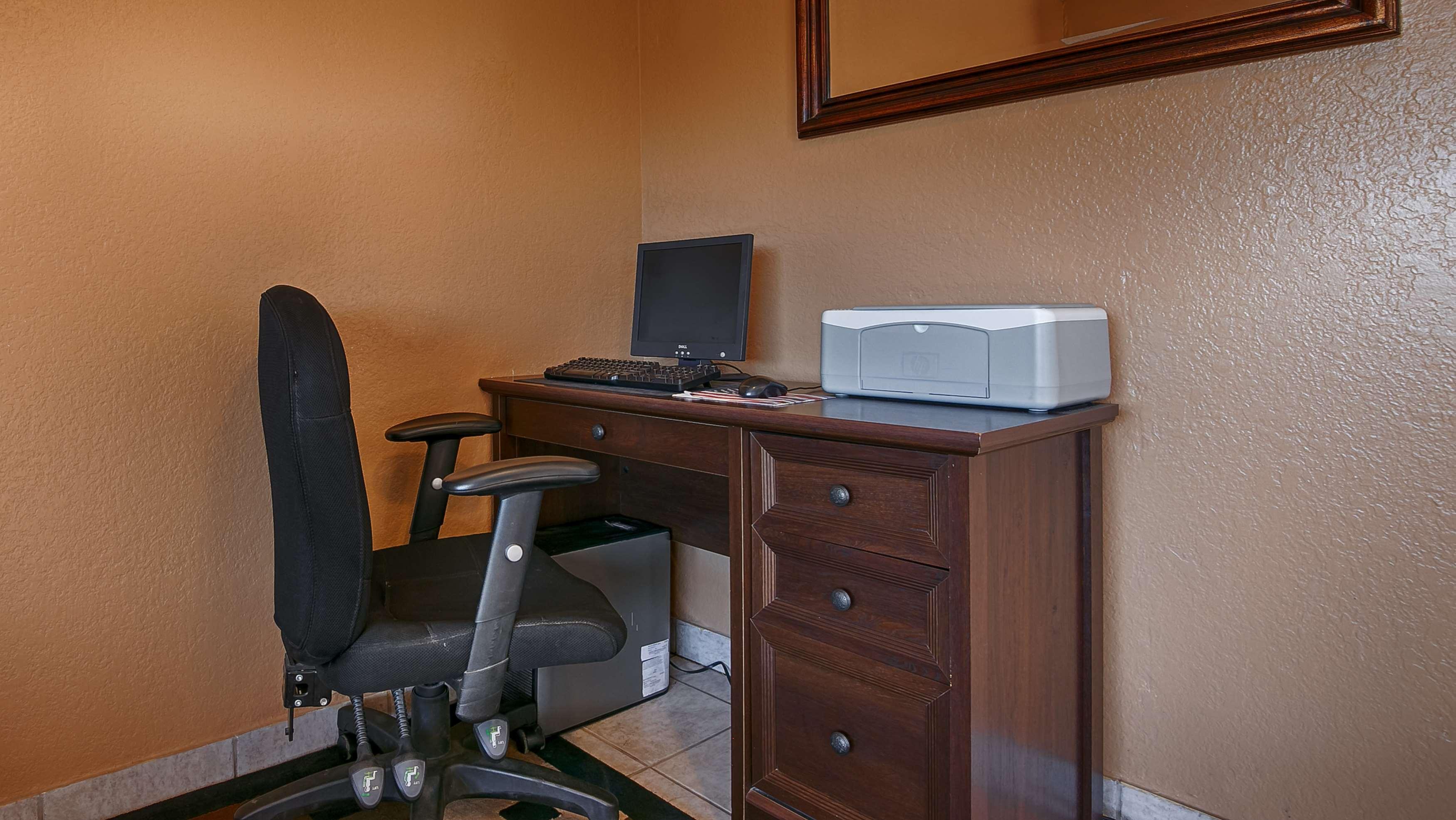 Best Western Plus Lacombe Inn&Suites Extérieur photo