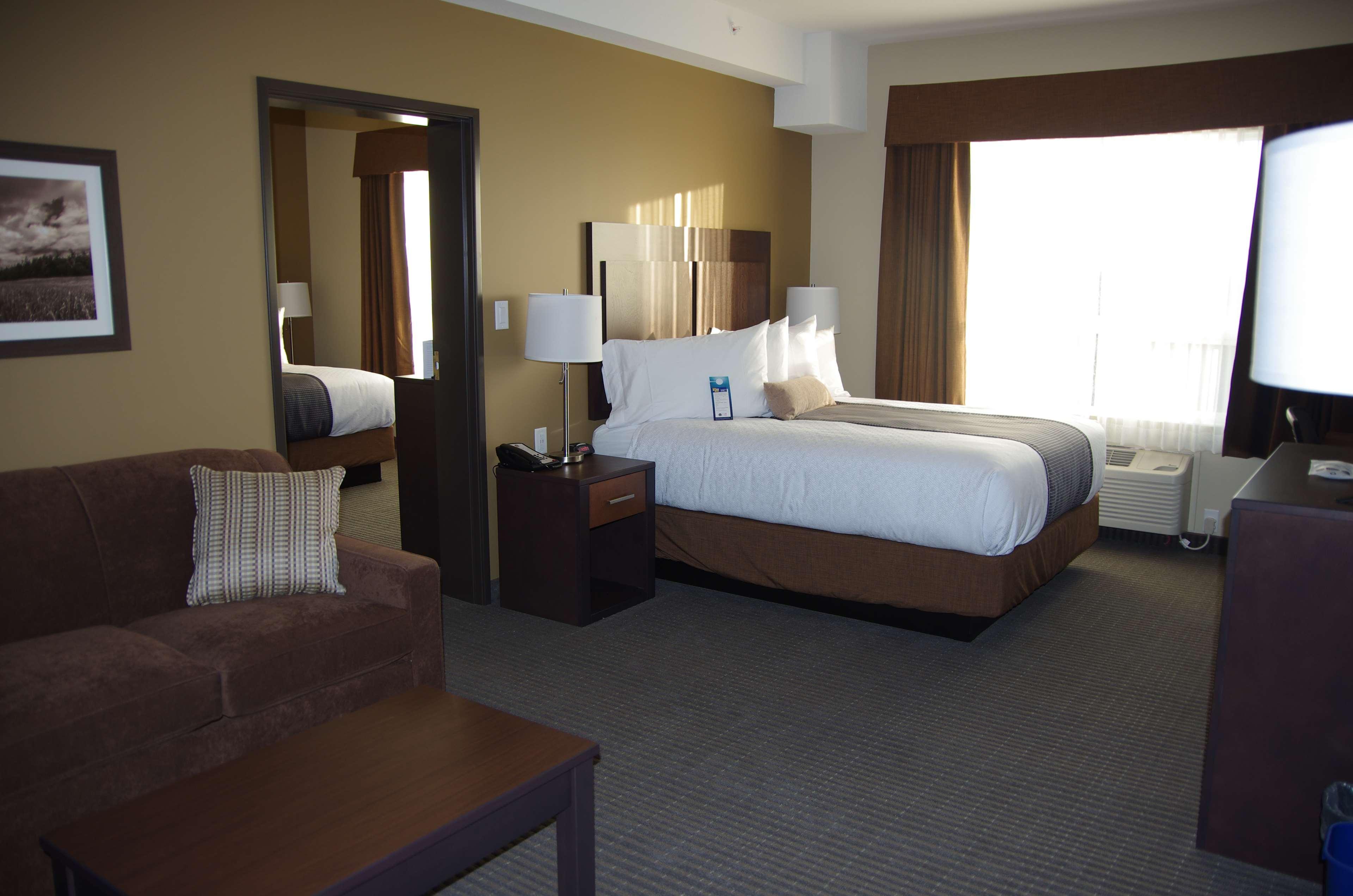 Best Western Plus Lacombe Inn&Suites Extérieur photo