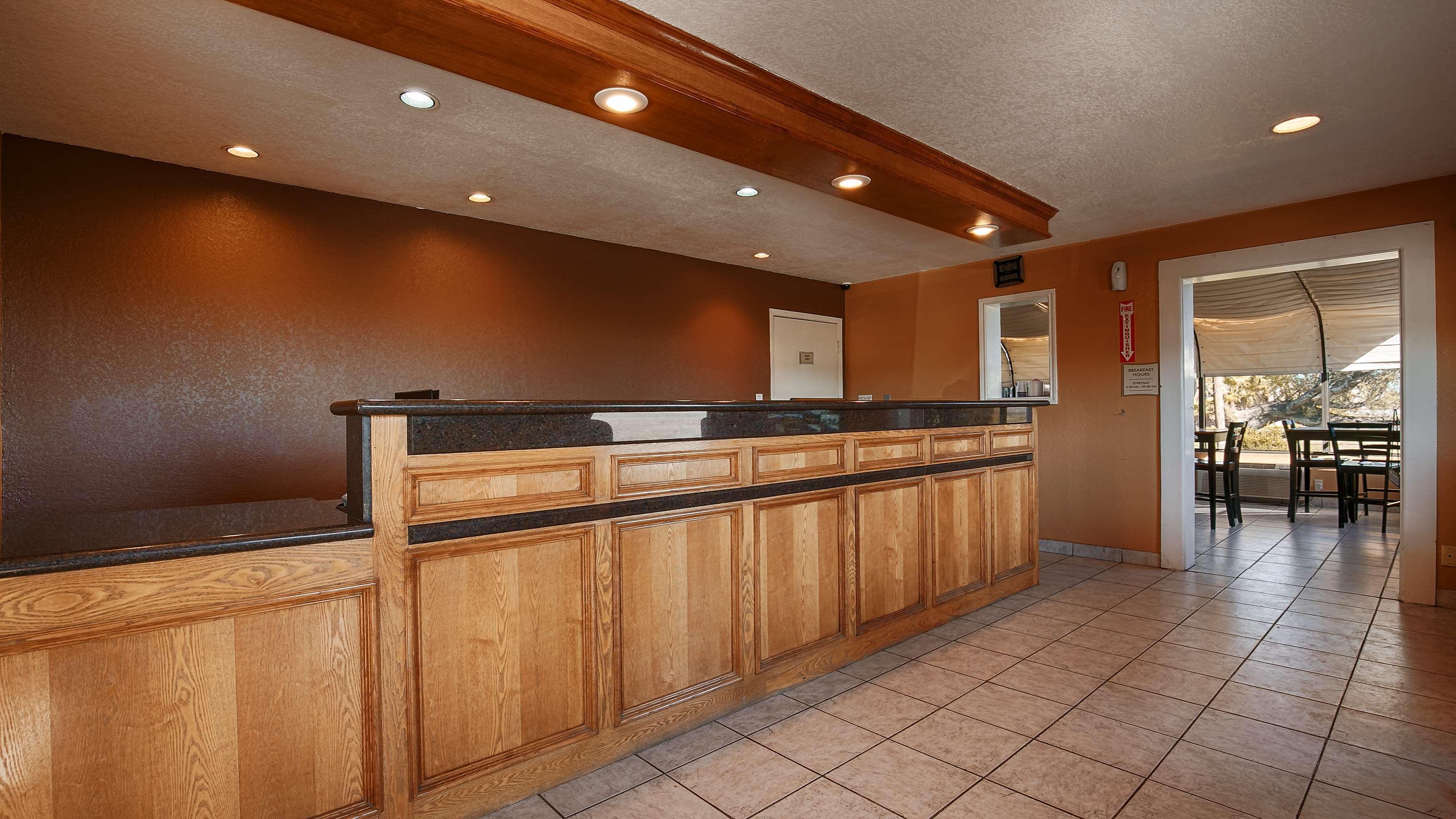 Best Western Plus Lacombe Inn&Suites Extérieur photo