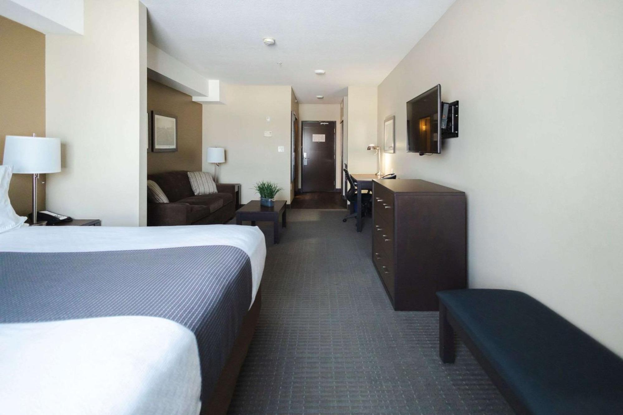 Best Western Plus Lacombe Inn&Suites Extérieur photo