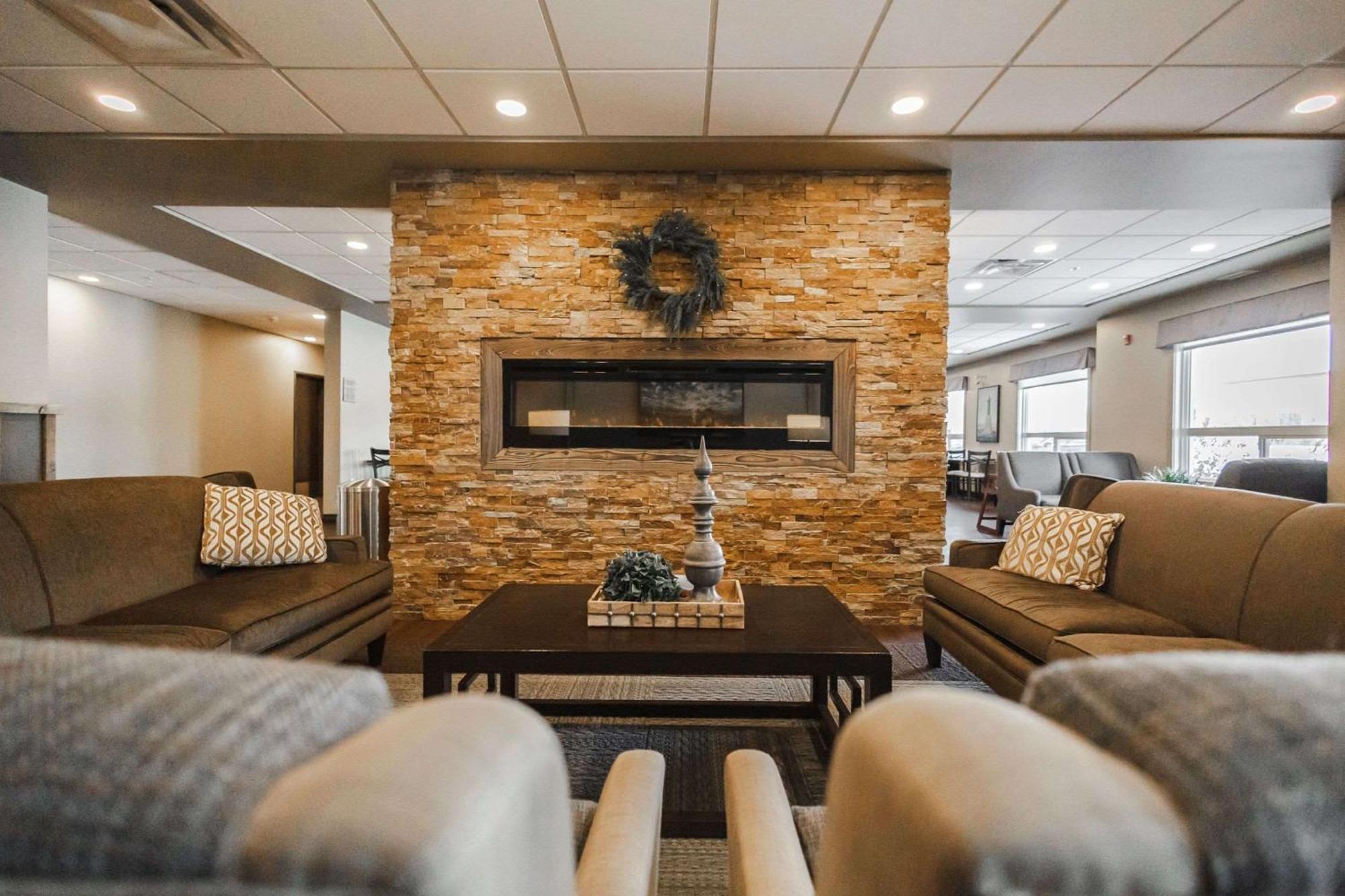Best Western Plus Lacombe Inn&Suites Extérieur photo