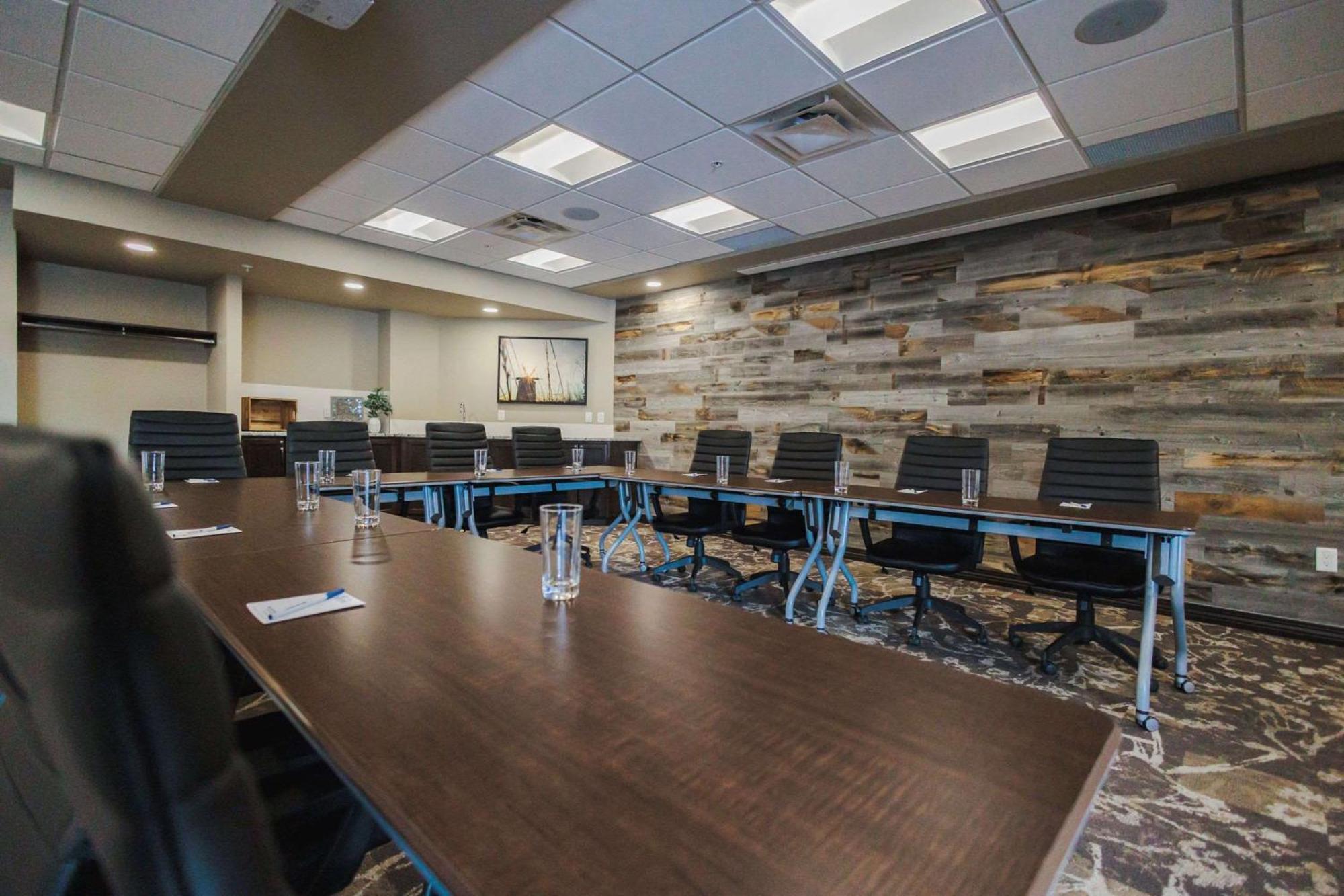 Best Western Plus Lacombe Inn&Suites Extérieur photo