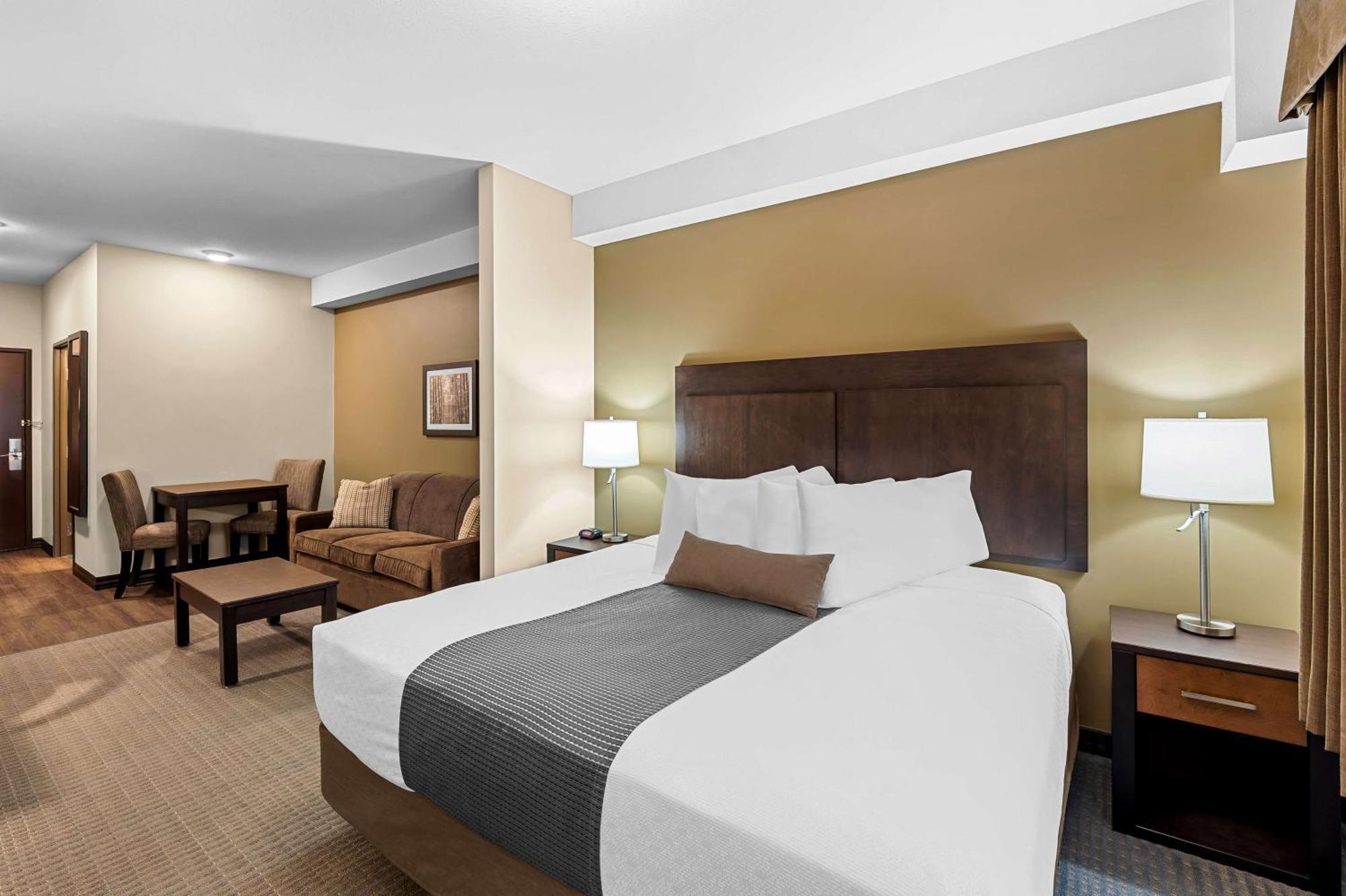 Best Western Plus Lacombe Inn&Suites Extérieur photo