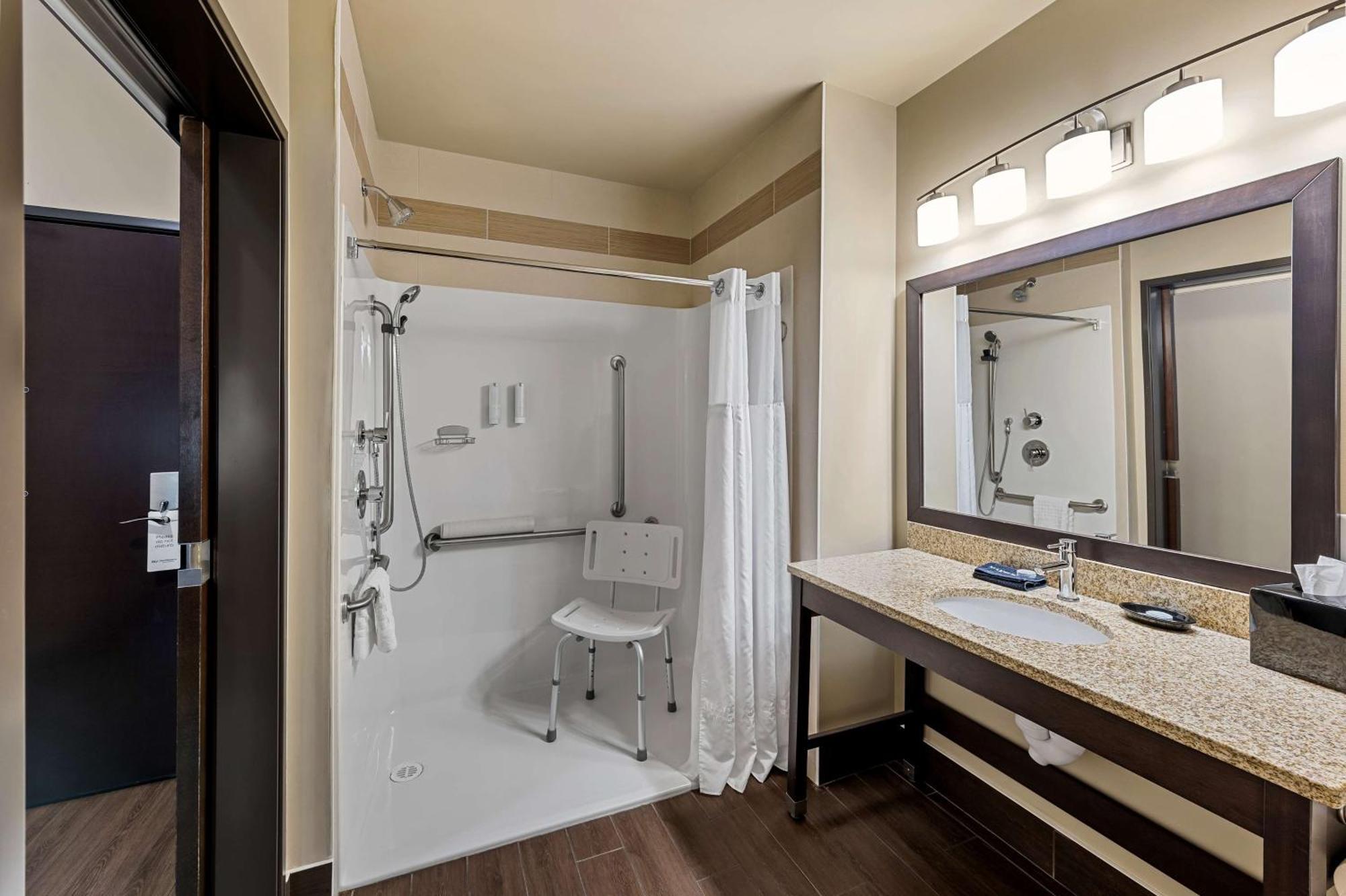Best Western Plus Lacombe Inn&Suites Extérieur photo