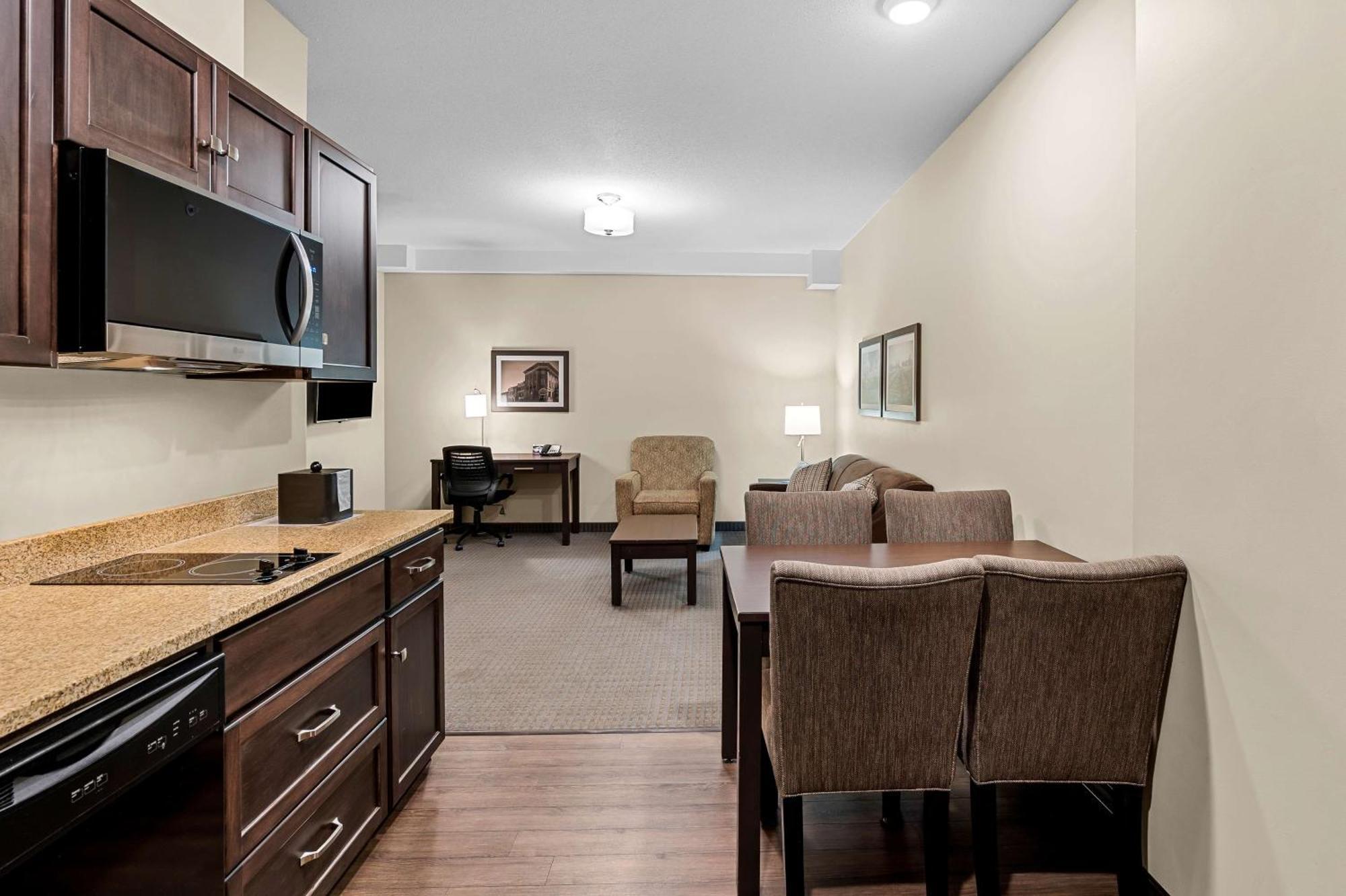Best Western Plus Lacombe Inn&Suites Extérieur photo