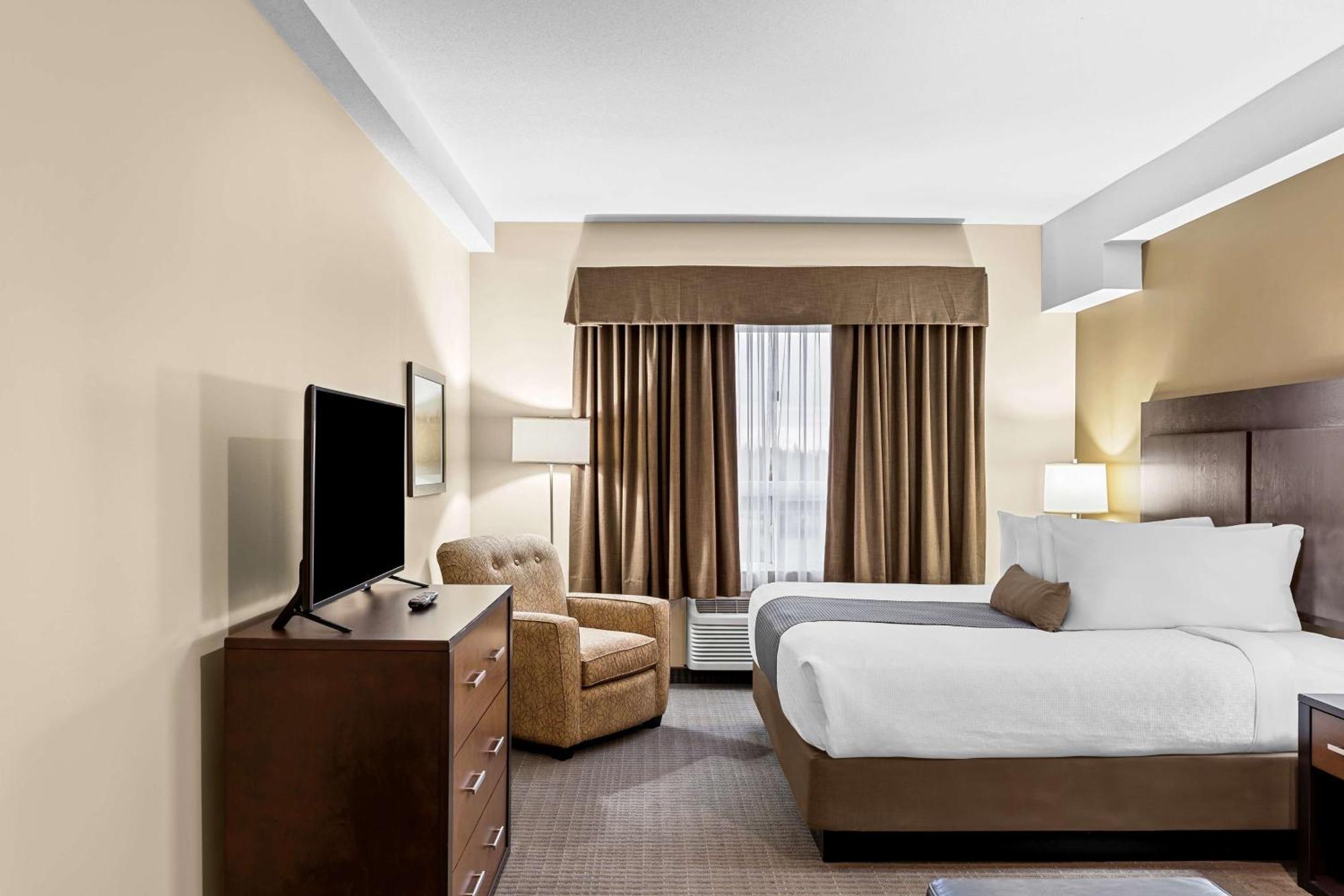 Best Western Plus Lacombe Inn&Suites Extérieur photo