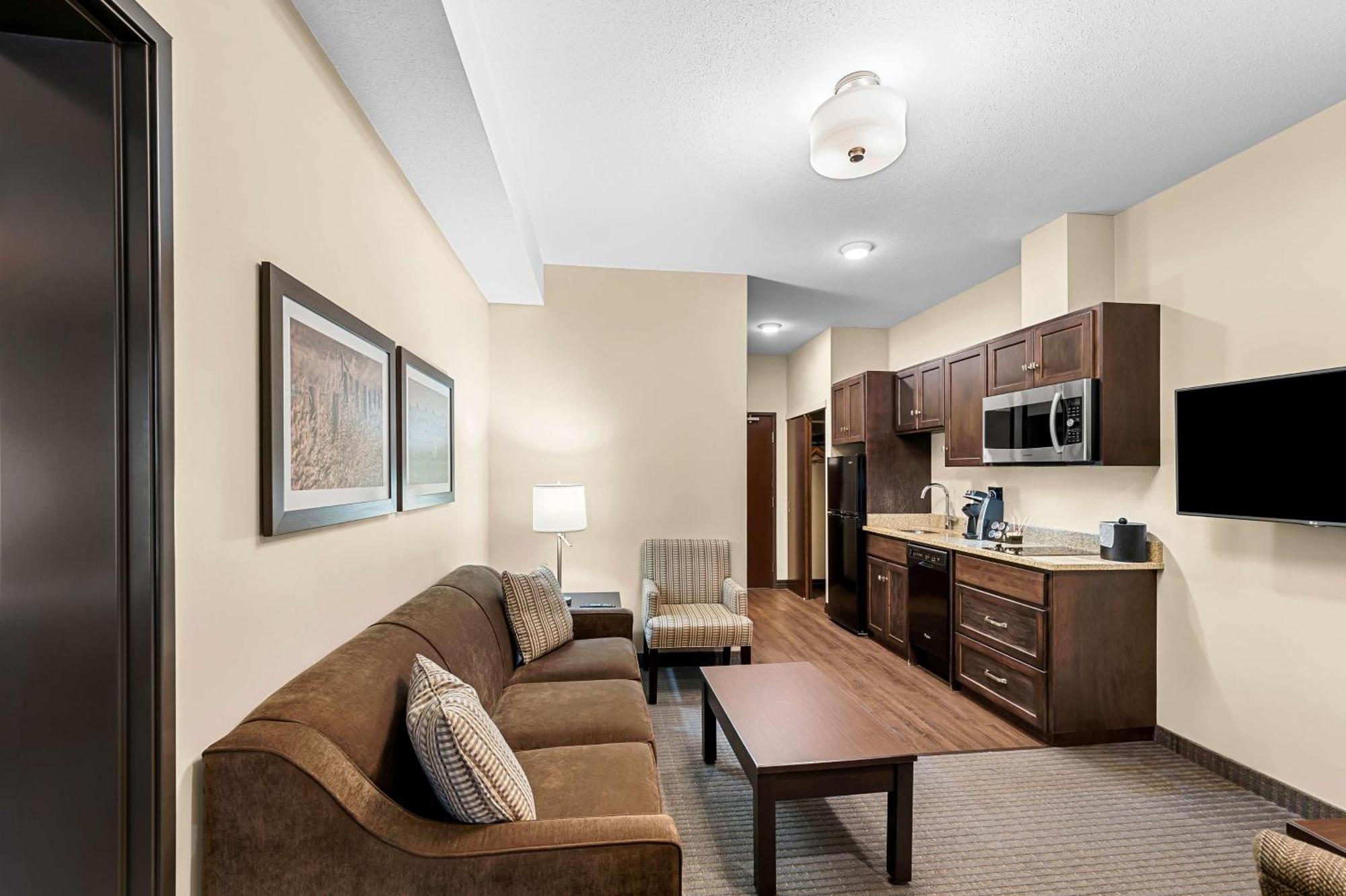 Best Western Plus Lacombe Inn&Suites Extérieur photo