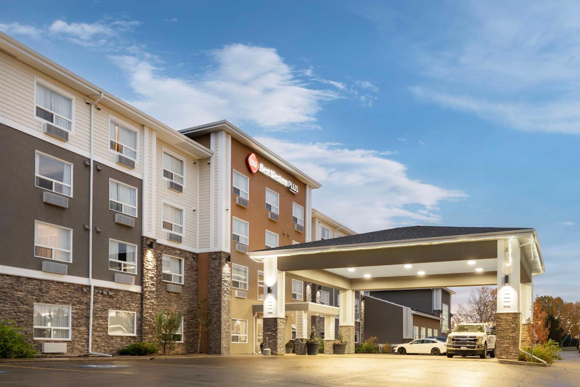 Best Western Plus Lacombe Inn&Suites Extérieur photo