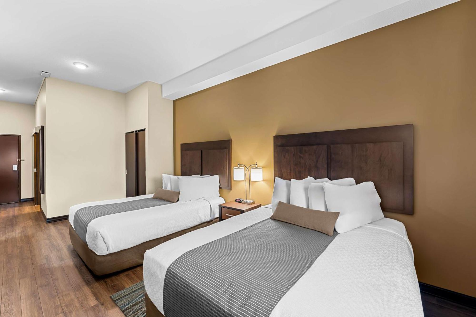 Best Western Plus Lacombe Inn&Suites Extérieur photo