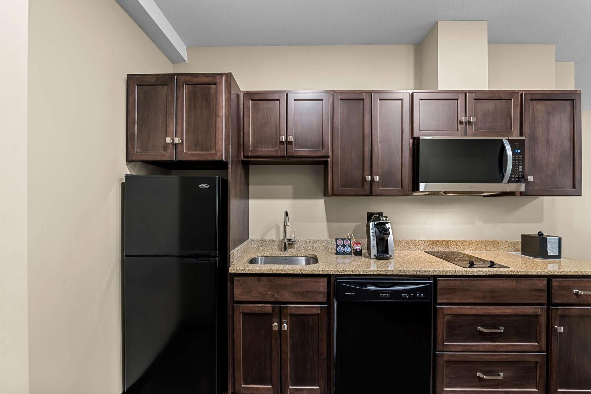 Best Western Plus Lacombe Inn&Suites Extérieur photo