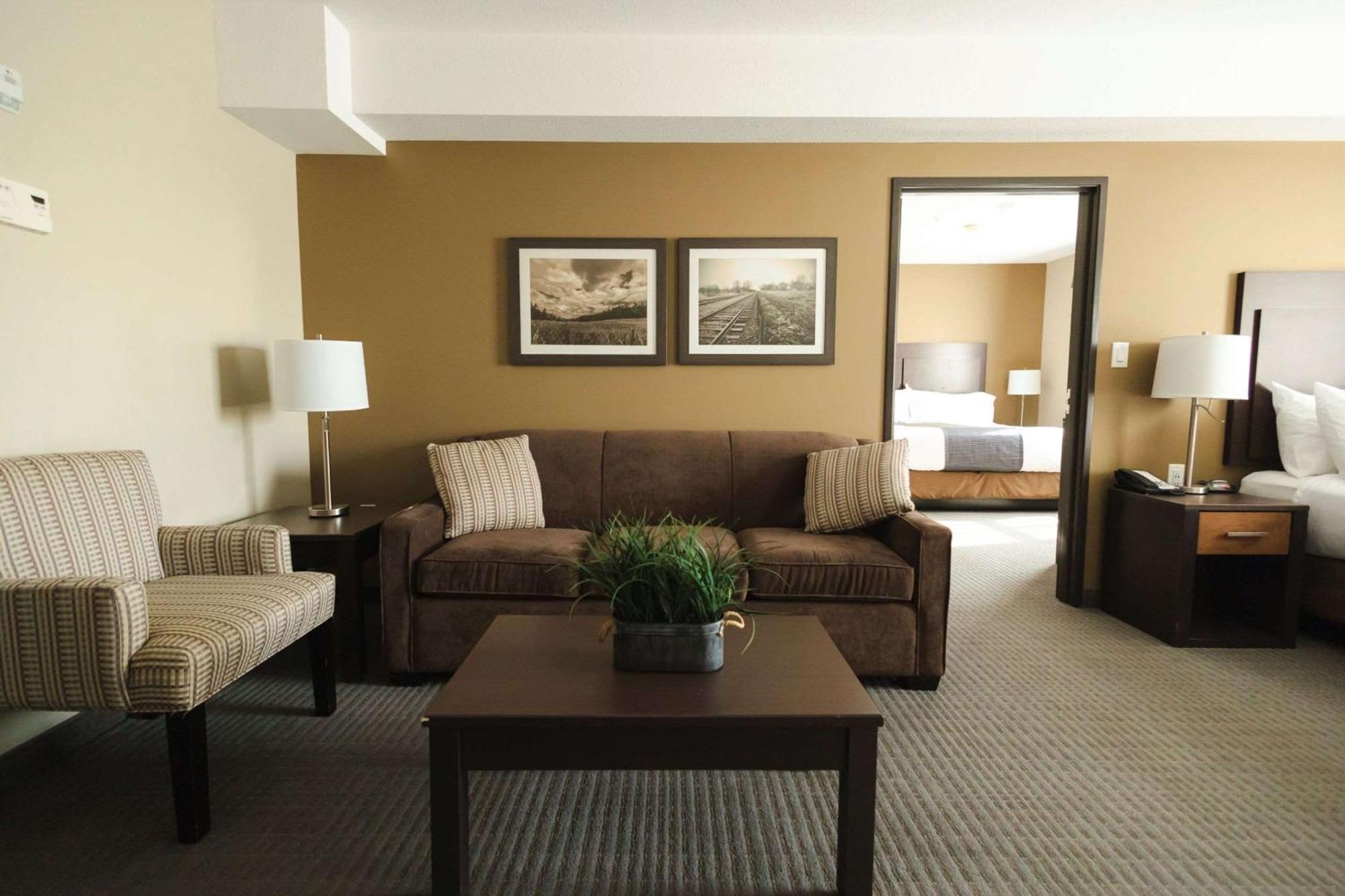 Best Western Plus Lacombe Inn&Suites Extérieur photo