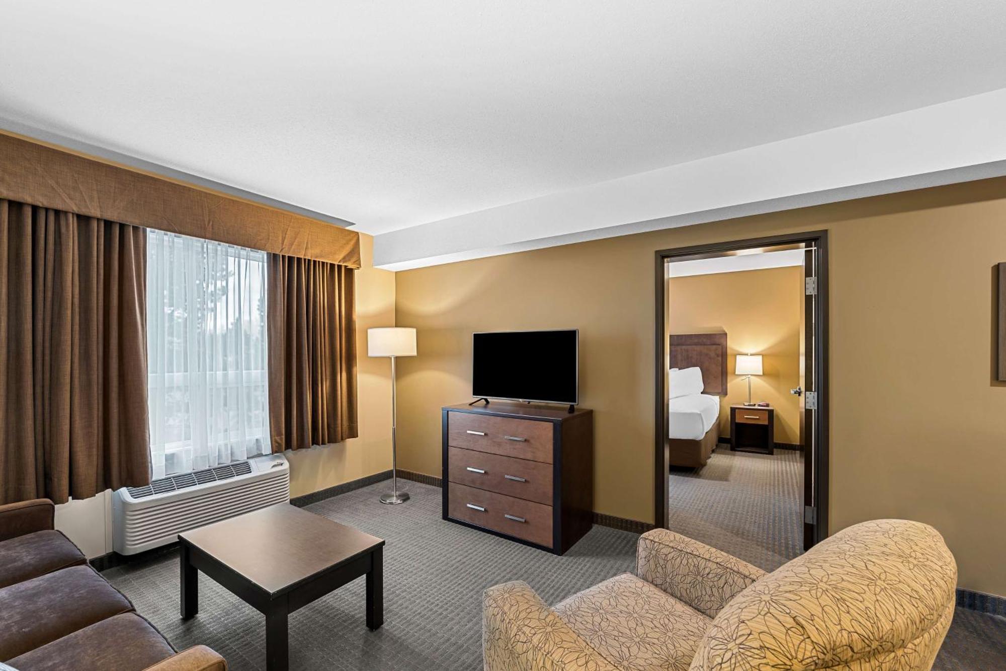 Best Western Plus Lacombe Inn&Suites Extérieur photo