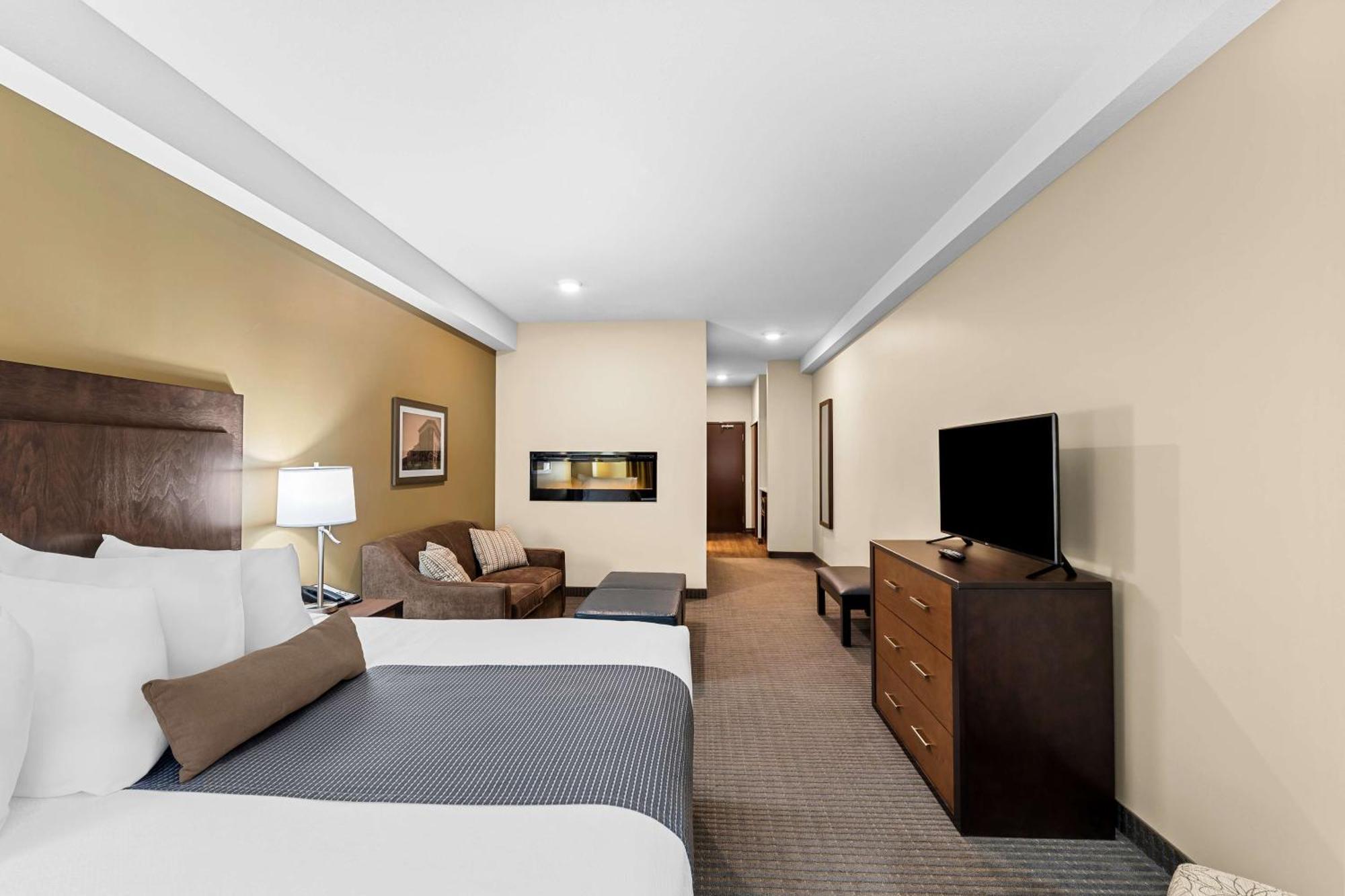 Best Western Plus Lacombe Inn&Suites Extérieur photo