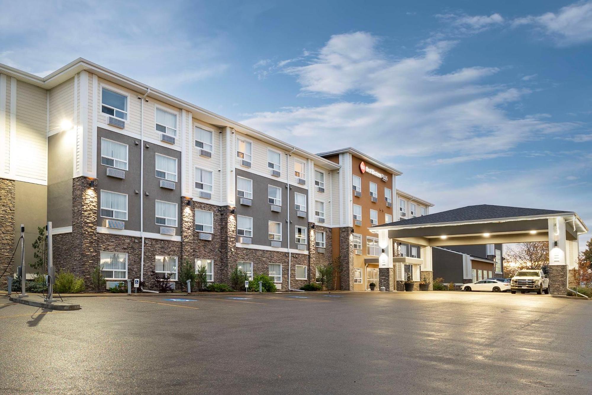 Best Western Plus Lacombe Inn&Suites Extérieur photo