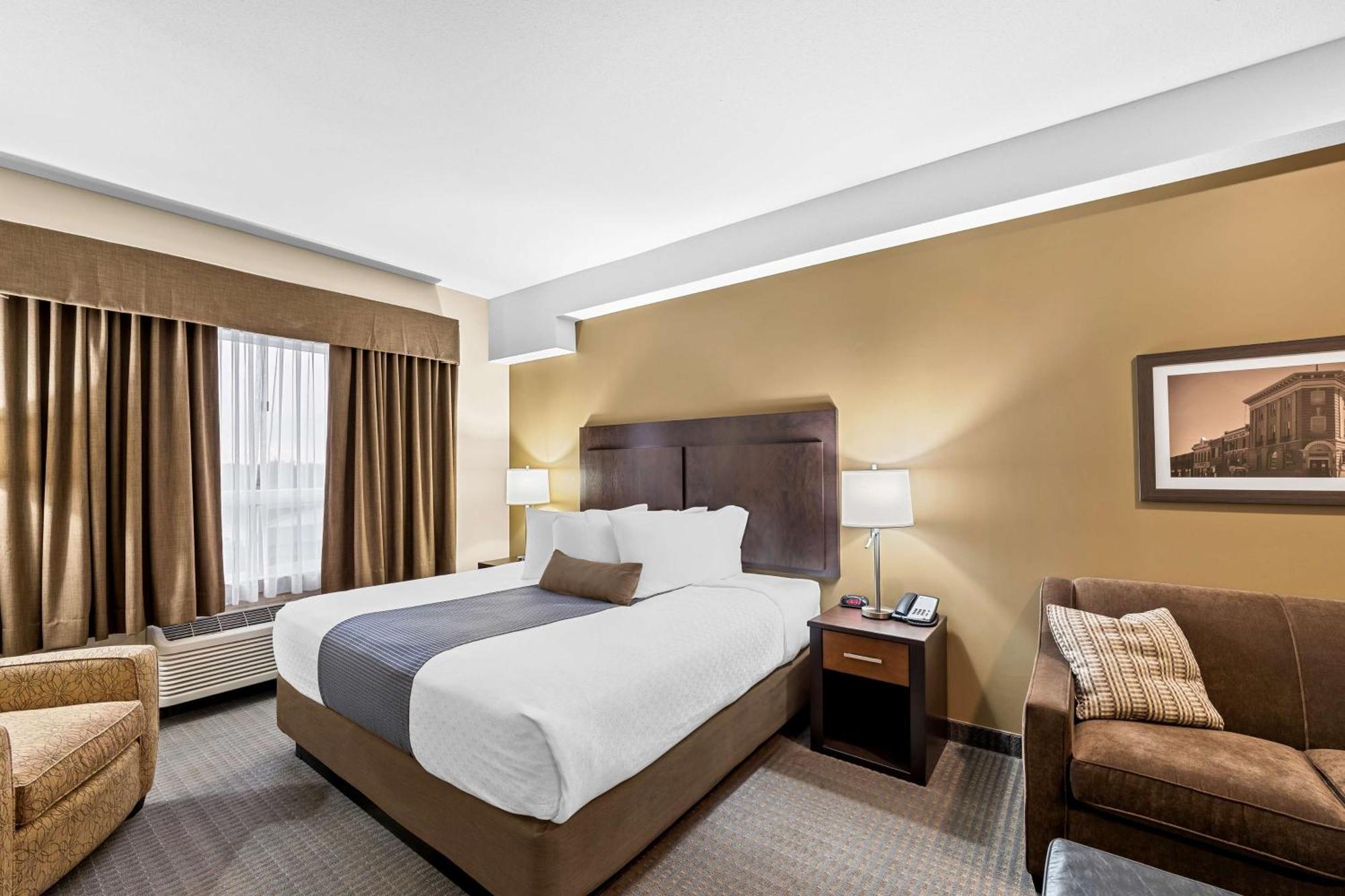Best Western Plus Lacombe Inn&Suites Extérieur photo