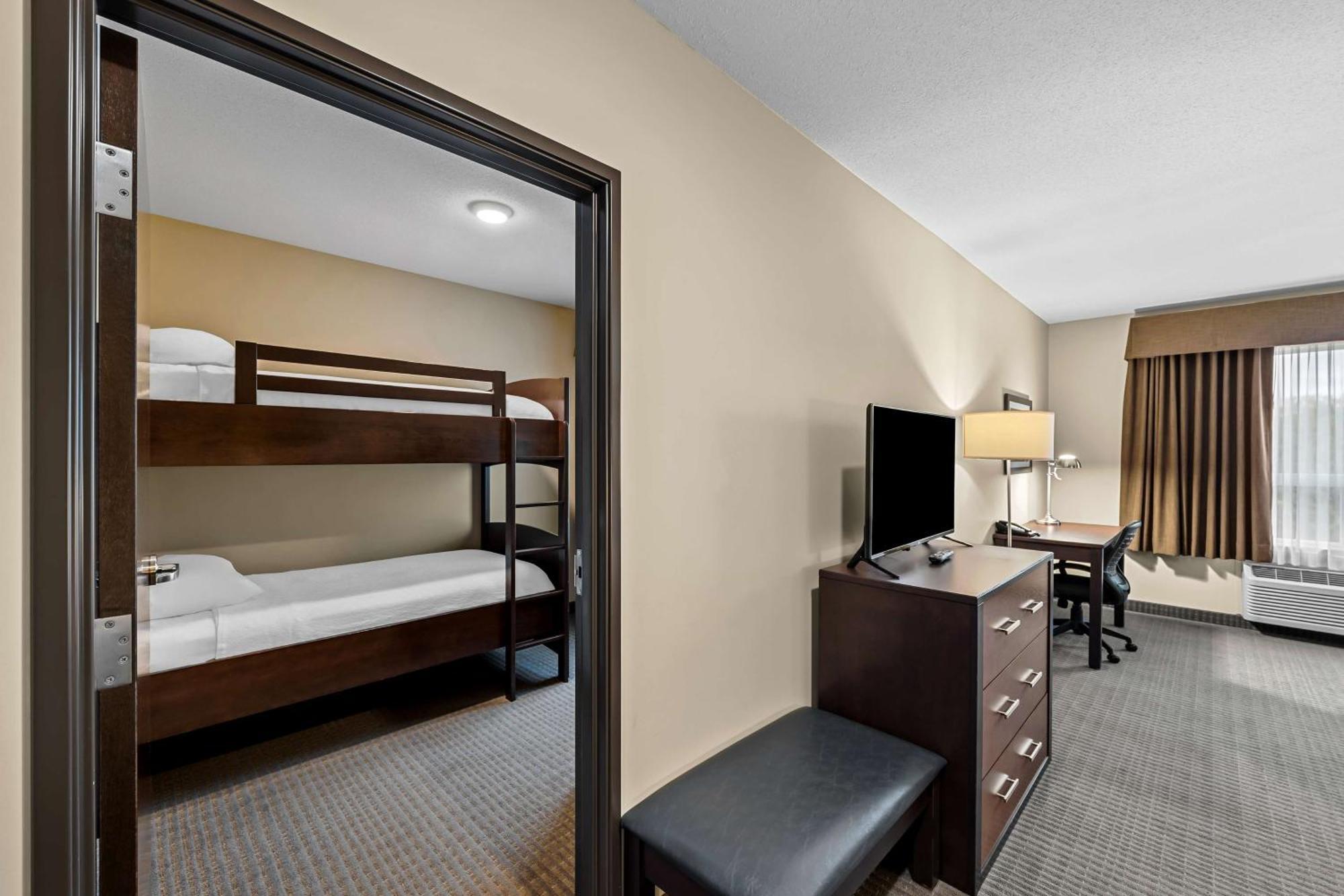 Best Western Plus Lacombe Inn&Suites Extérieur photo