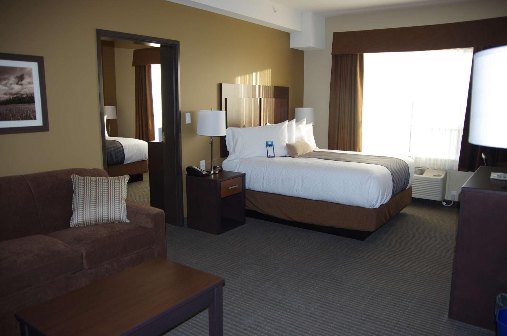 Best Western Plus Lacombe Inn&Suites Extérieur photo